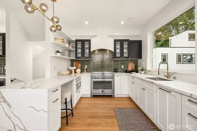 542 W Barrett Street, Seattle, WA 98109 - Photo 2