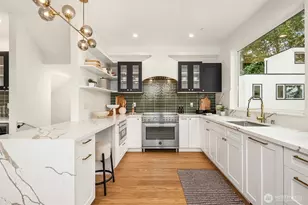 542 W Barrett St, Seattle, WA 98109 - Photo 2