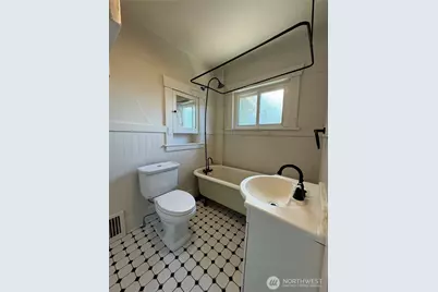811 NE 66th Street, Seattle, WA 98115 - Photo 12