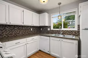 1526 192nd Street SE, Bothell, WA 98012 - Photo 2
