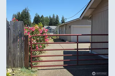 810 Century Court NE, Lacey, WA 98516 - Photo 2