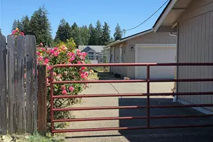 810 Century Ct NE, Lacey, WA 98516 - Photo 2