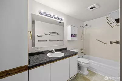 1900 NE 48th Street #E205, Renton, WA 98056 - Photo 16