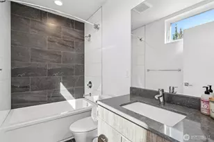 6325 34th Ave SW, Seattle, WA 98126 - Photo 10