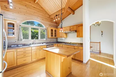 1051 Lightning Way, Camano Island, WA 98282 - Photo 16