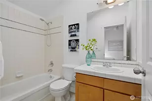1022 Taylor Ave N, Seattle, WA 98109 - Photo 20
