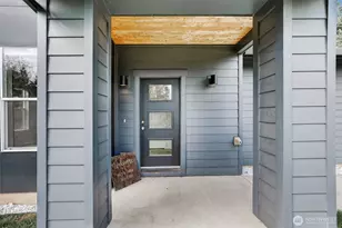 717 NE 382nd St, La Center, WA 98629 - Photo 2