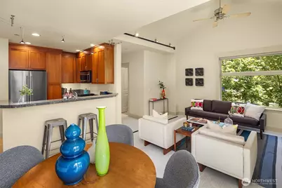 2035 Eastlake Avenue E #301, Seattle, WA 98102 - Photo 6