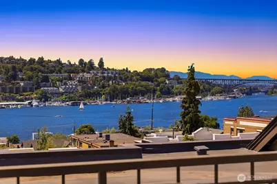 2035 Eastlake Avenue E #301, Seattle, WA 98102 - Photo 24
