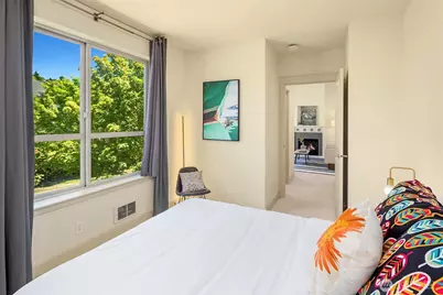 2035 Eastlake Avenue E #301, Seattle, WA 98102 - Photo 16