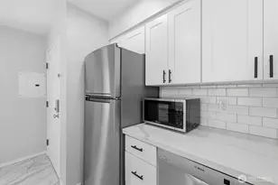 2560 118th Ave SE, Bellevue, WA 98005 - Photo 6
