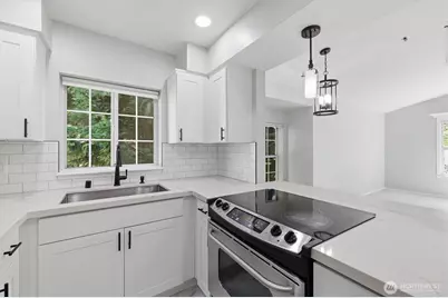 2560 118th Avenue SE #3-301, Bellevue, WA 98005 - Photo 4