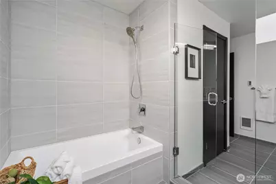 8613 23rd Avenue NE #B, Seattle, WA 98115 - Photo 28