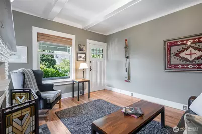 4010 Ashworth Avenue N, Seattle, WA 98103 - Photo 6