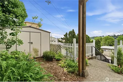 1401 W Bertona Street, Seattle, WA 98119 - Photo 8