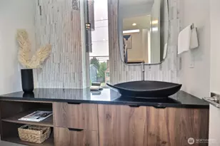 813 NE 90th St, Seattle, WA 98115 - Photo 8