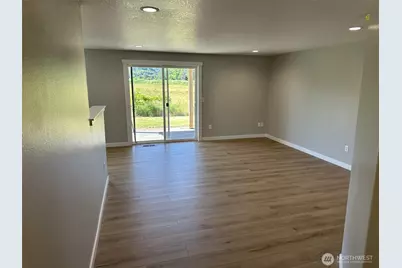 230 Adams Drive, Kelso, WA 98632 - Photo 2