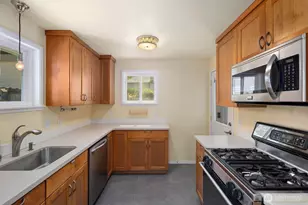 9842 60th Ave S, Seattle, WA 98118 - Photo 14