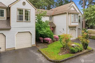 10123 NE 135th Ln, Kirkland, WA 98034 - Photo 2