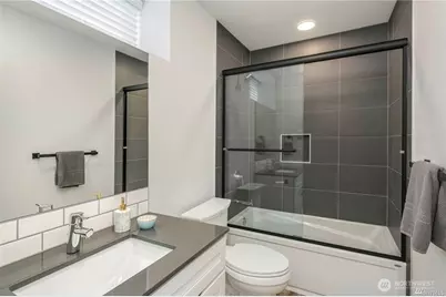 1529 Sturgus Avenue S, Seattle, WA 98144 - Photo 22