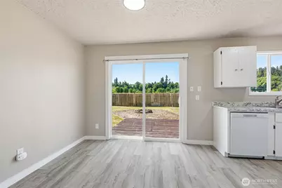 411 SE Brierwood Court, Castle Rock, WA 98611 - Photo 10