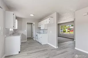 411 SE Brierwood Ct, Castle Rock, WA 98611 - Photo 8