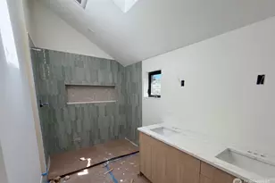 4709 SW Hinds St, Seattle, WA 98116 - Photo 10