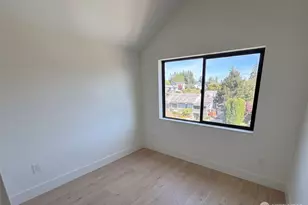 4709 SW Hinds St, Seattle, WA 98116 - Photo 12