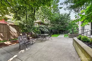 1120 Spring St, Seattle, WA 98104 - Photo 32