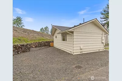 114 Cherry Street NW, Castle Rock, WA 98611 - Photo 4