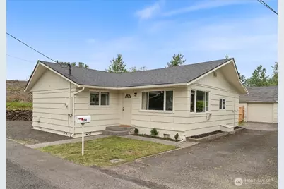 114 Cherry Street NW, Castle Rock, WA 98611 - Photo 1