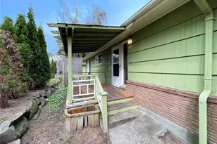 1706 NE 82nd St, Seattle, WA 98115 - Photo 4