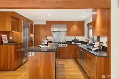 10020 NE 27th Street, Bellevue, WA 98004 - Photo 12