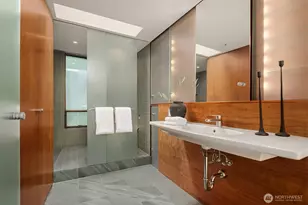 10020 NE 27th St, Bellevue, WA 98004 - Photo 22