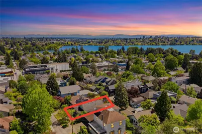 911 N 77th Street, Seattle, WA 98103 - Photo 1