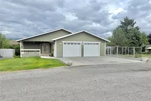 727 Kenwood St, Omak, WA 98841 - Photo 1