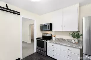 7658 NE 12th St, Medina, WA 98039 - Photo 8