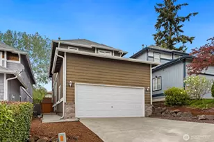 2428 NE 13th St, Renton, WA 98056 - Photo 2