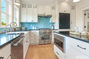 2222 Warren Ave N, Seattle, WA 98109 - Photo 10