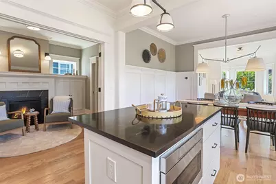 2222 Warren Avenue N, Seattle, WA 98109 - Photo 12