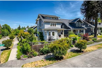 2222 Warren Avenue N, Seattle, WA 98109 - Photo 2