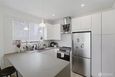 918 N 100th Street #B, Seattle, WA 98133 - Photo 12