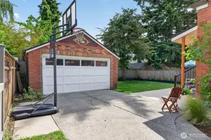 321 NW 78th St, Seattle, WA 98117 - Photo 34
