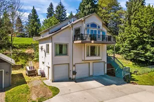 20310 La Rita Dr E, Bonney Lake, WA 98391 - Photo 2