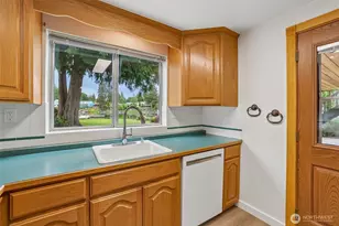 31430 W Lake Morton Dr SE, Kent, WA 98042 - Photo 10
