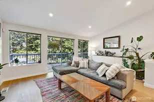 5126 S Garden Loop Rd, Seattle, WA 98118 - Photo 8
