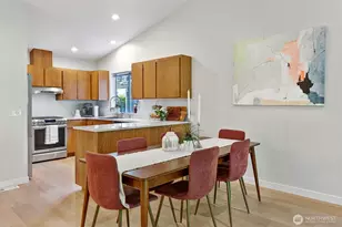 5126 S Garden Loop Rd, Seattle, WA 98118 - Photo 10