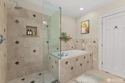 400 NE 50th Street, Seattle, WA 98105 - Photo 18