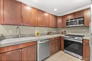 400 NE 50th St, Seattle, WA 98105 - Photo 26