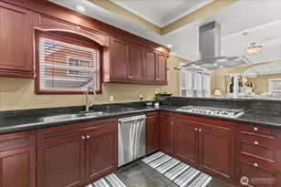 400 NE 50th St, Seattle, WA 98105 - Photo 8